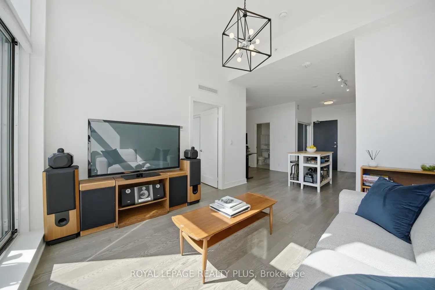 1575 Lakeshore Road 440 photo 5