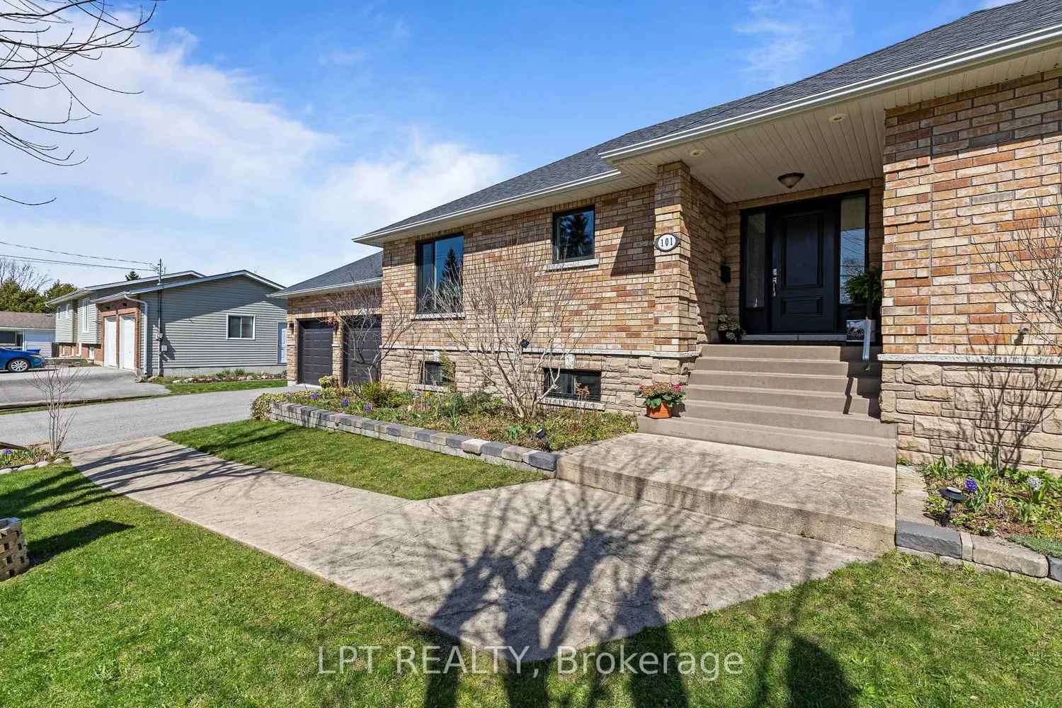 101 Maple Avenue photo 2