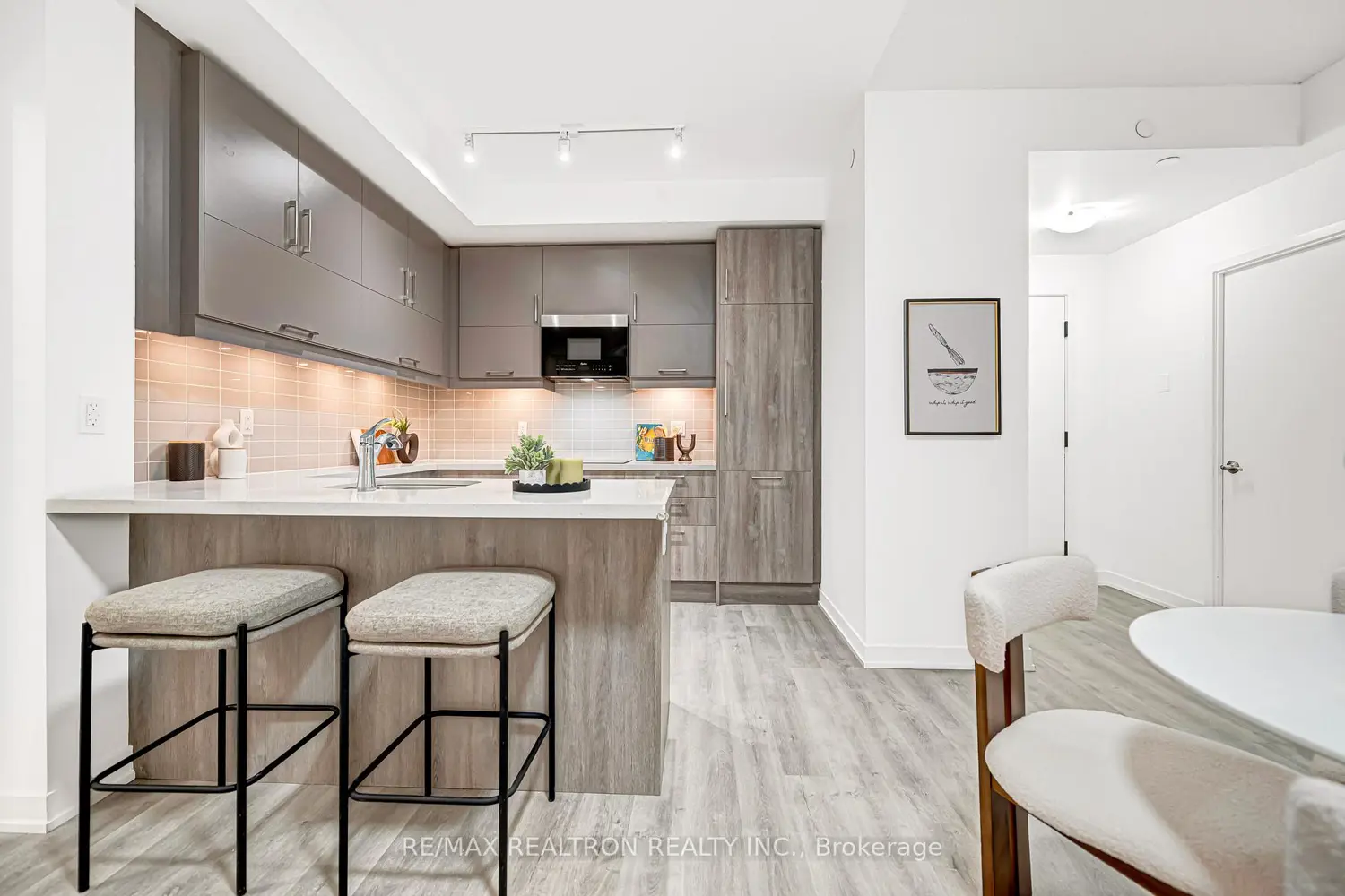 Additional image 9 of 38 Simcoe Promenade 403C