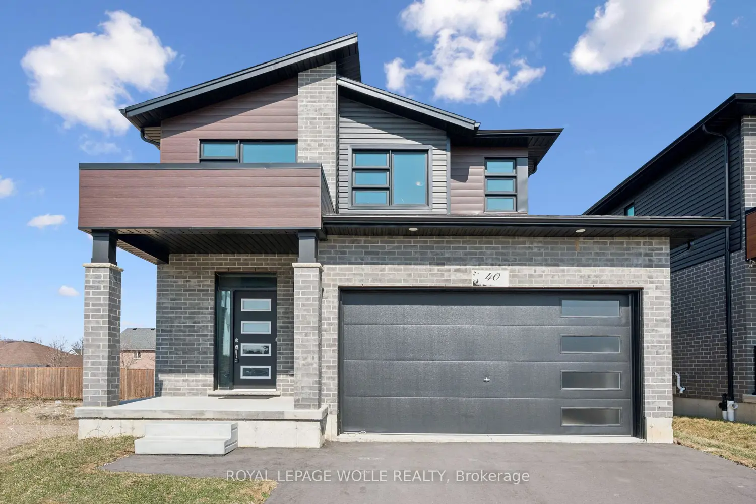 40 Moon Crescent