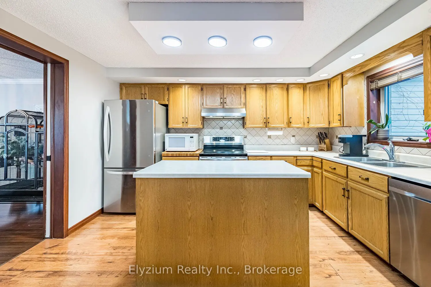 11289 Guelph Line photo 4