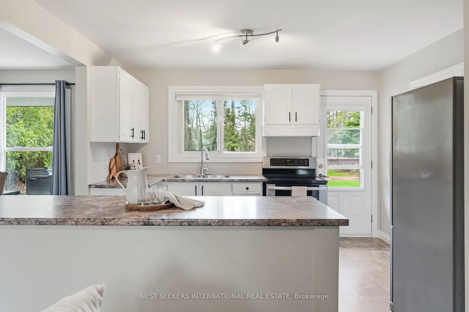 Additional image 8 of 2186 Richard Street