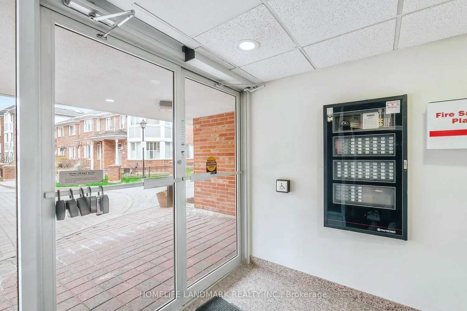 Additional image 13 of 7398 Yonge Street 106