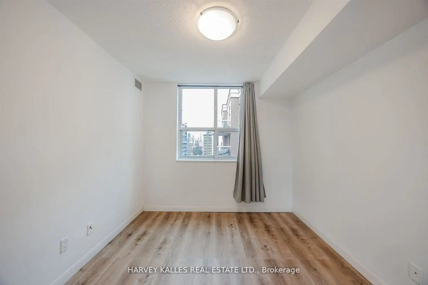 Additional image 19 of 323 Richmond Street 1405