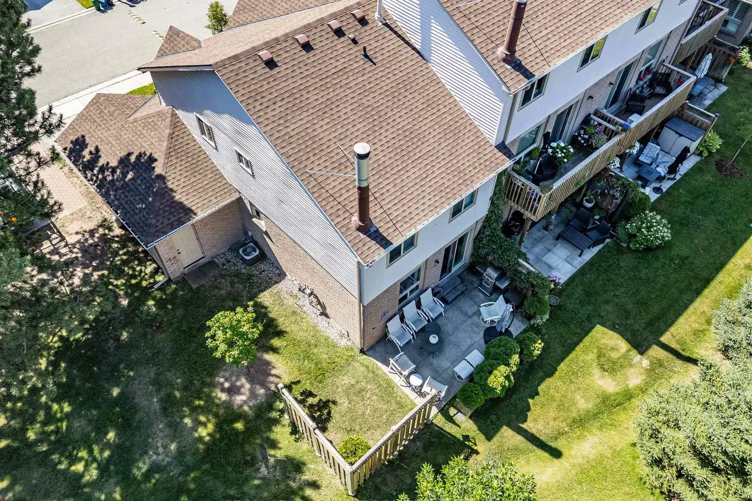 Additional image 17 of 2272 Mowat Avenue 56