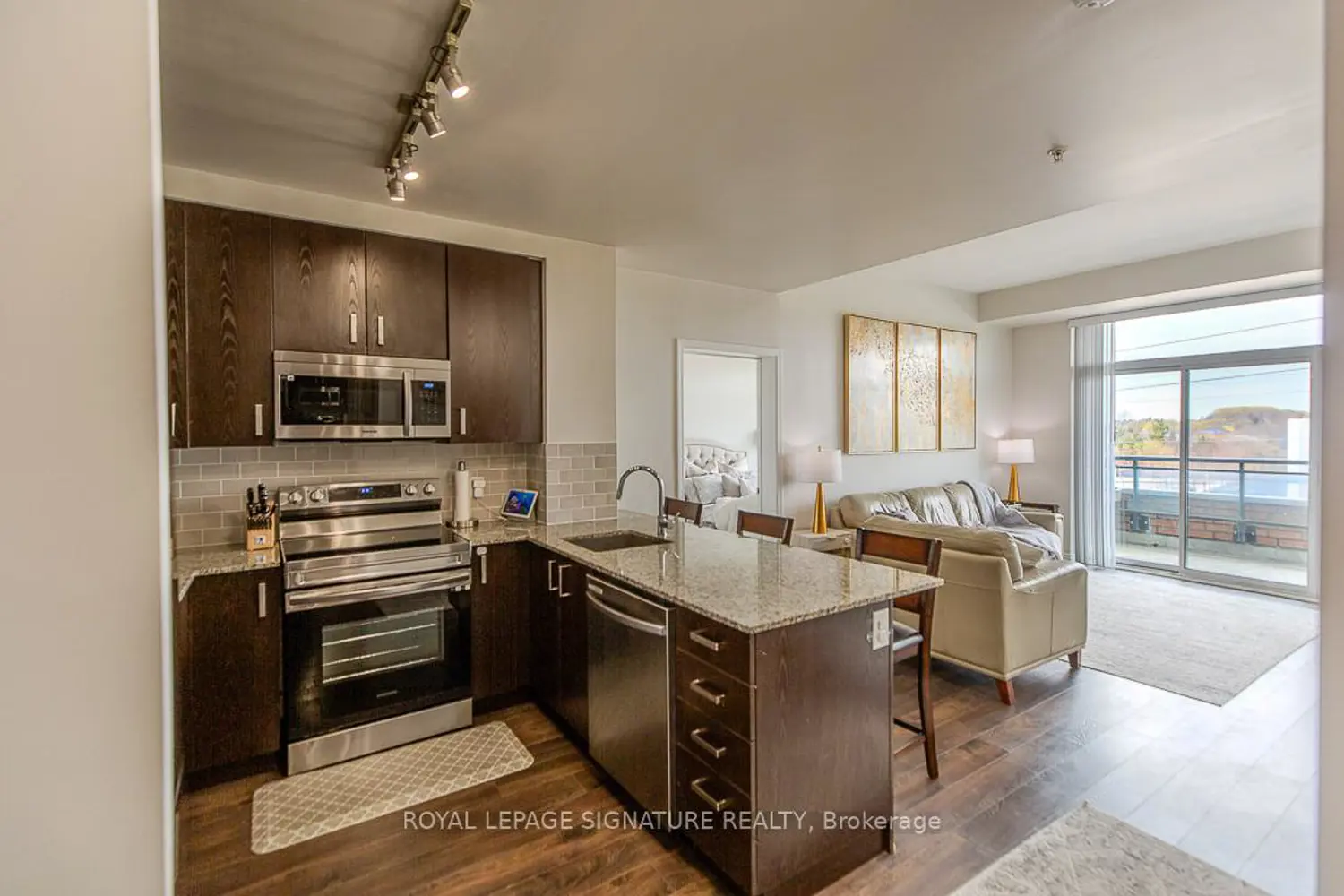 Additional image 9 of 11611 Yonge Street 516