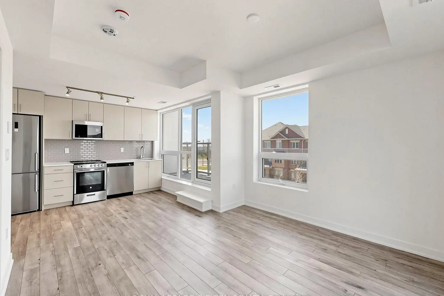 Additional image 16 of 1005 Dundas Street 363