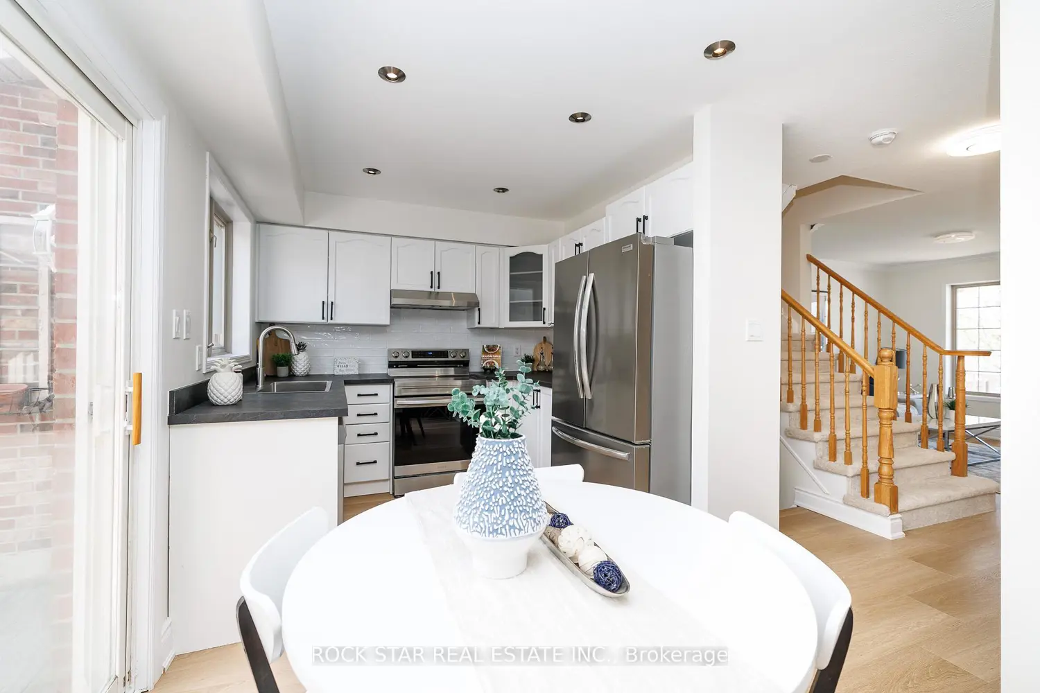 9 Stevens Drive photo 3