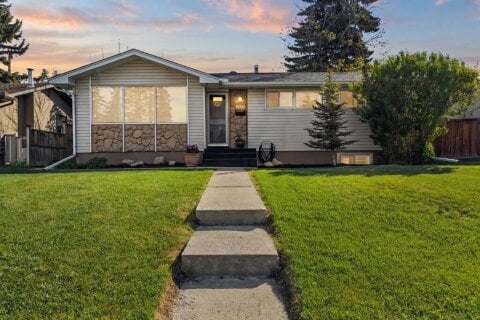 Additional image 8 of 2420 Langriville Drive SW, Calgary, AB, T3E 5G8