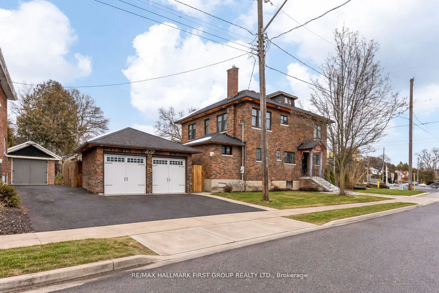 512 Simcoe Street