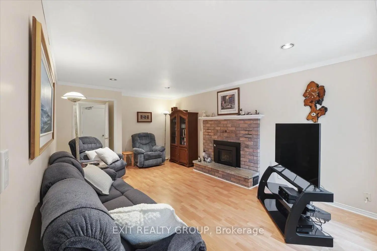 472 Dundas Street photo 4
