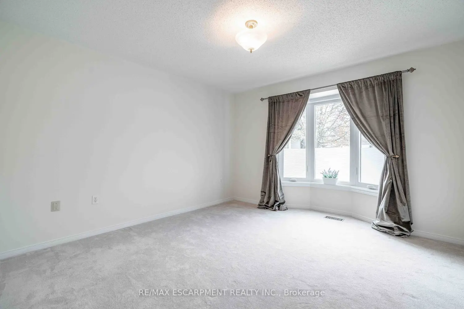 Additional image 10 of 195 Silverbirch Boulevard