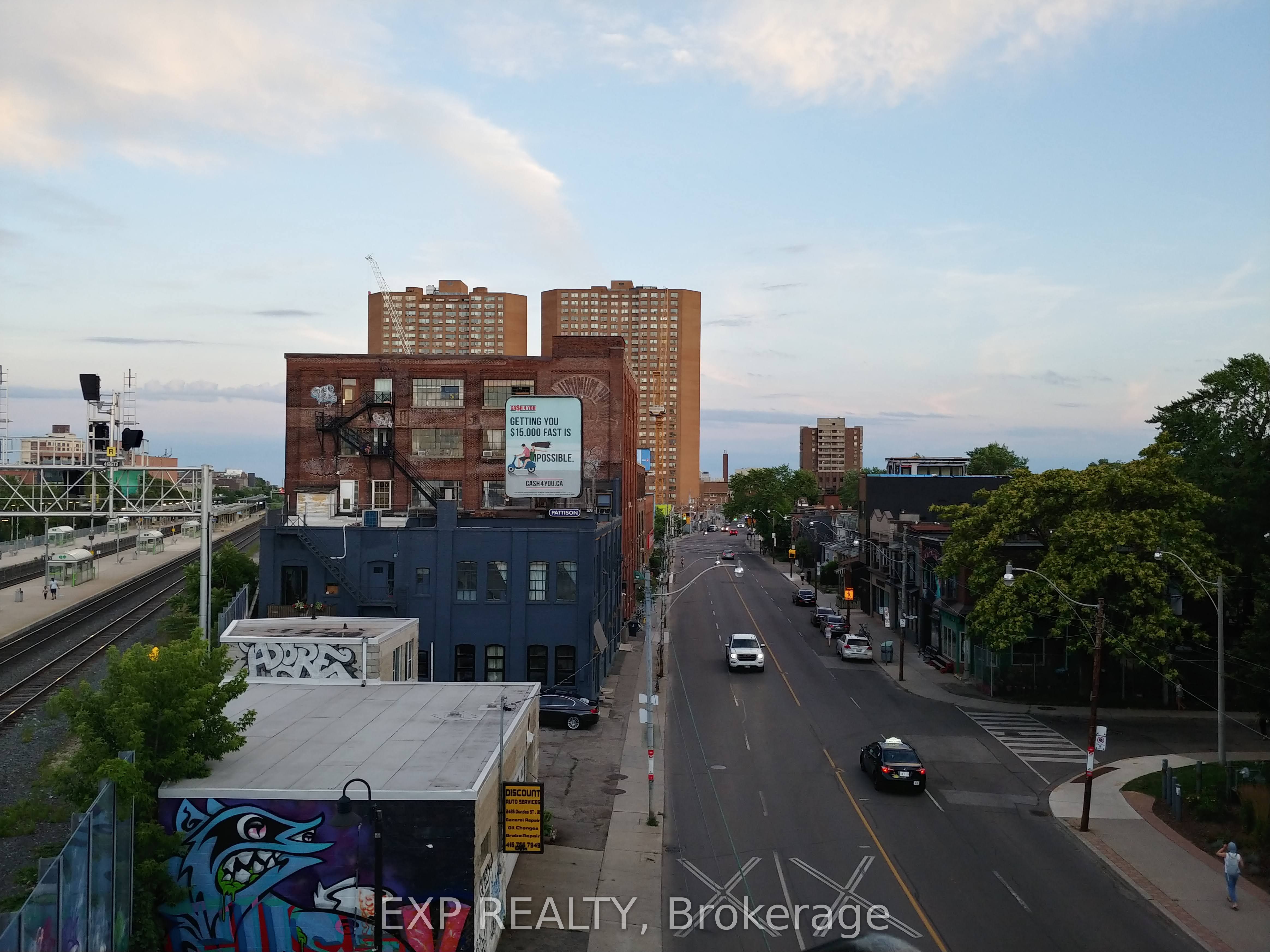 Additional image 3 of 2480 Dundas Street W, Toronto, ON, M6P 1W9