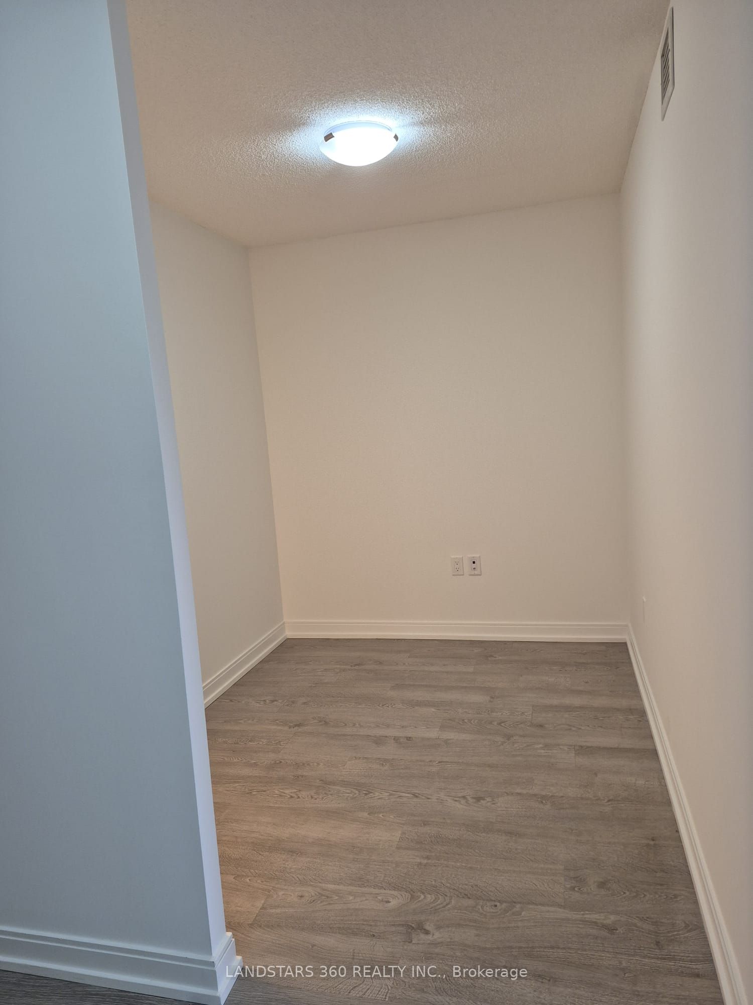Additional image 5 of 1820-275 Village Green Square, Toronto, ON, M1S 0L8