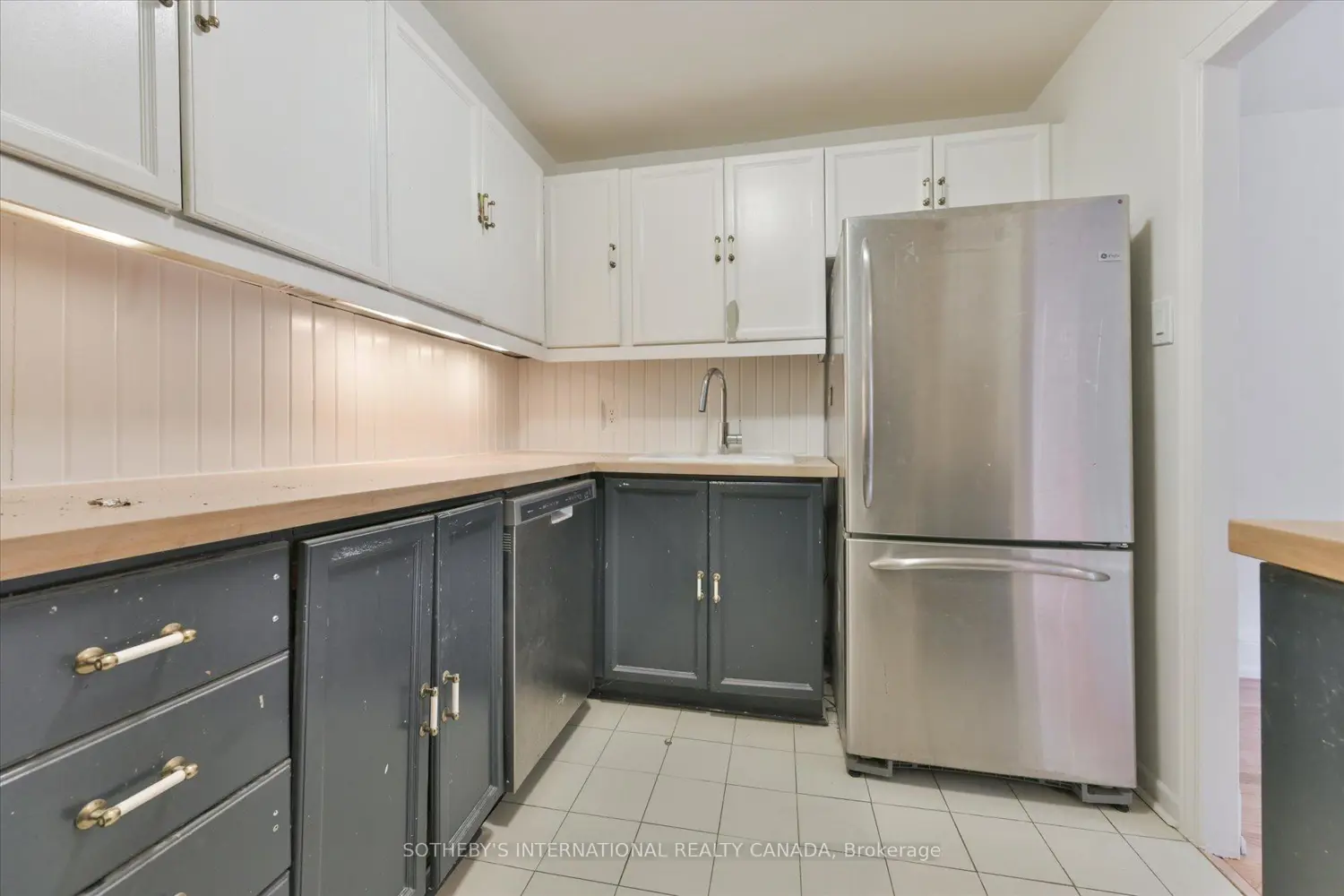 Additional image 9 of 100 Oriole Parkway 106