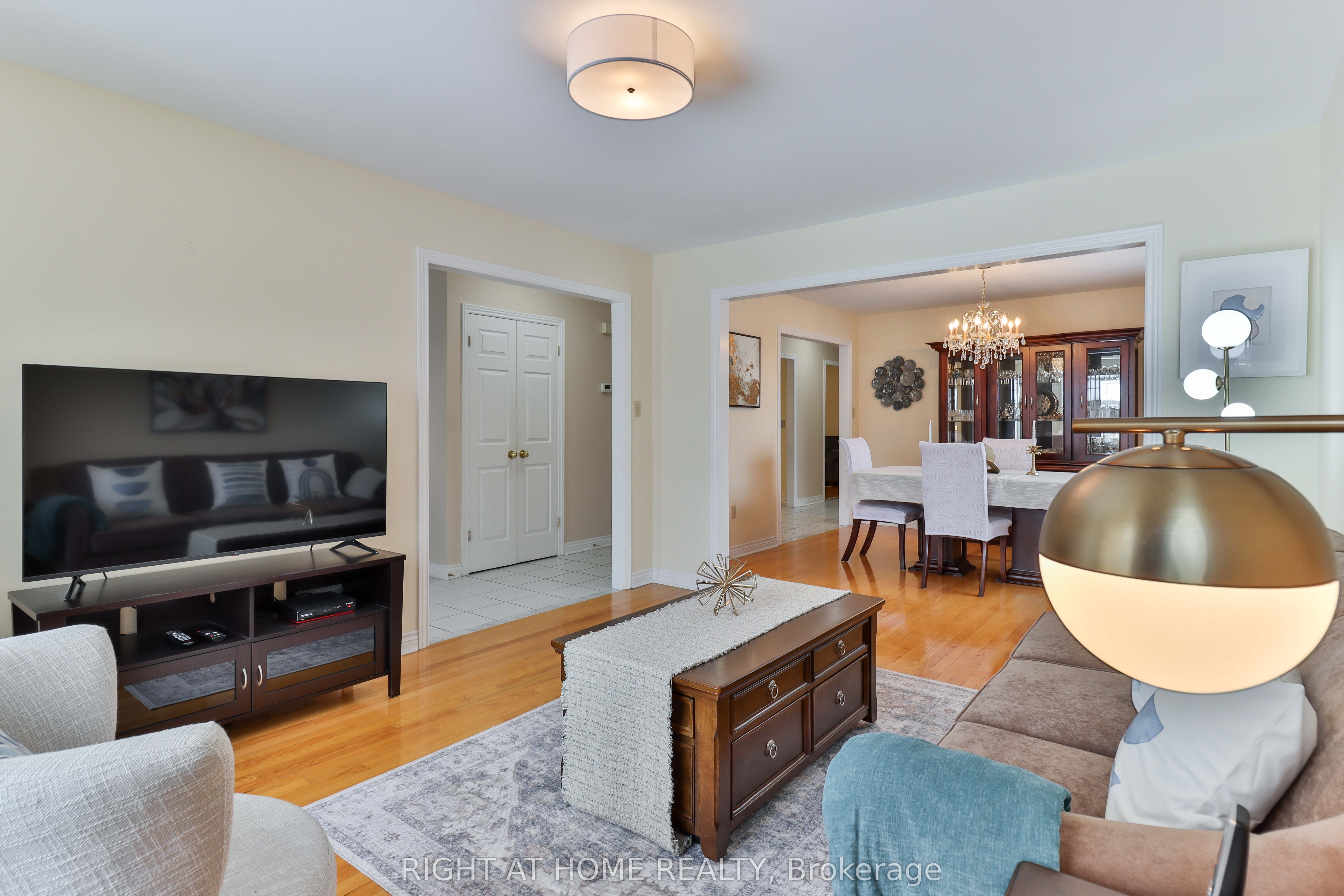 Additional image 3 of 459 Maple Leaf Drive, Toronto, ON, M6L 1R1