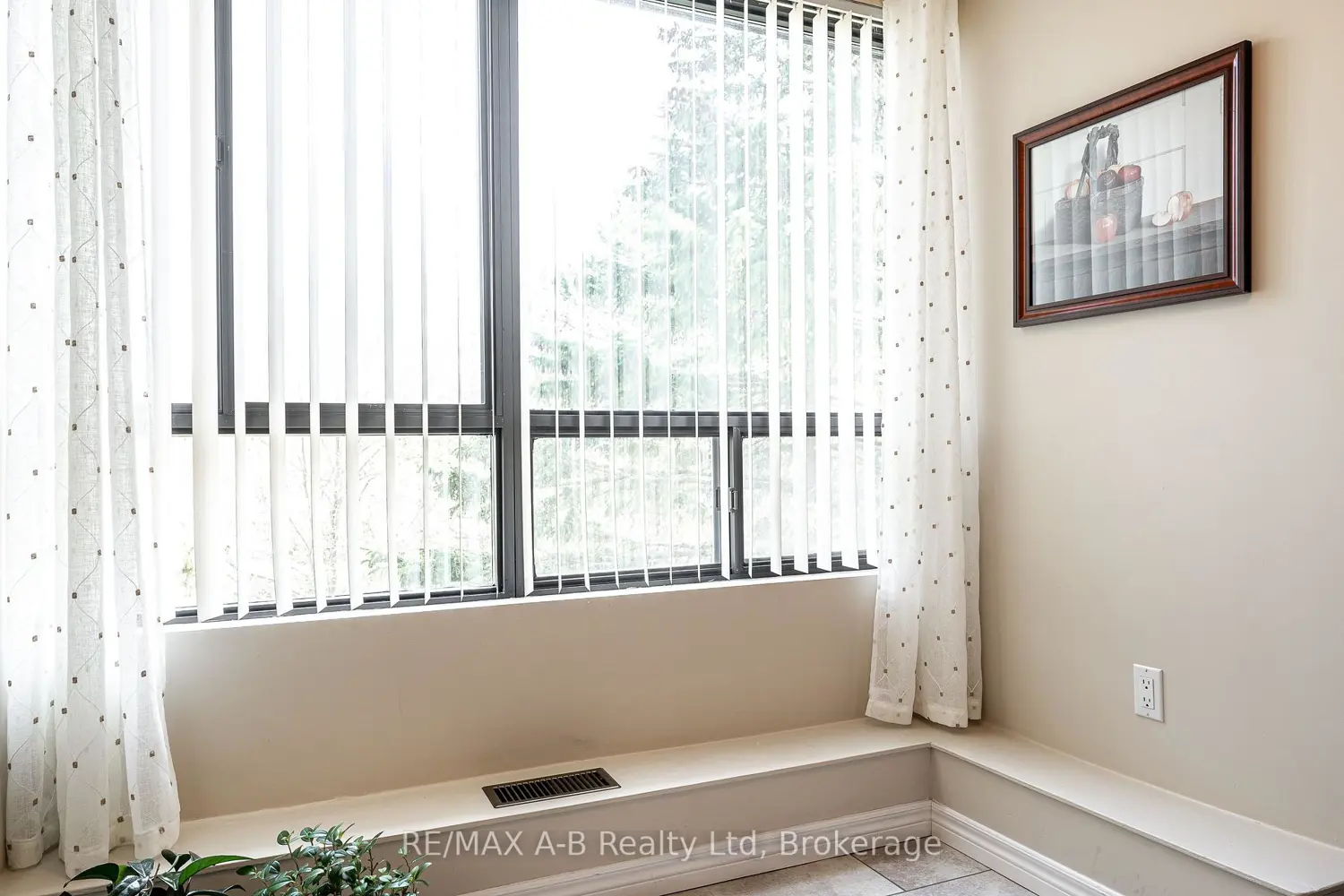 Additional image 6 of 1600 Adelaide Street 301