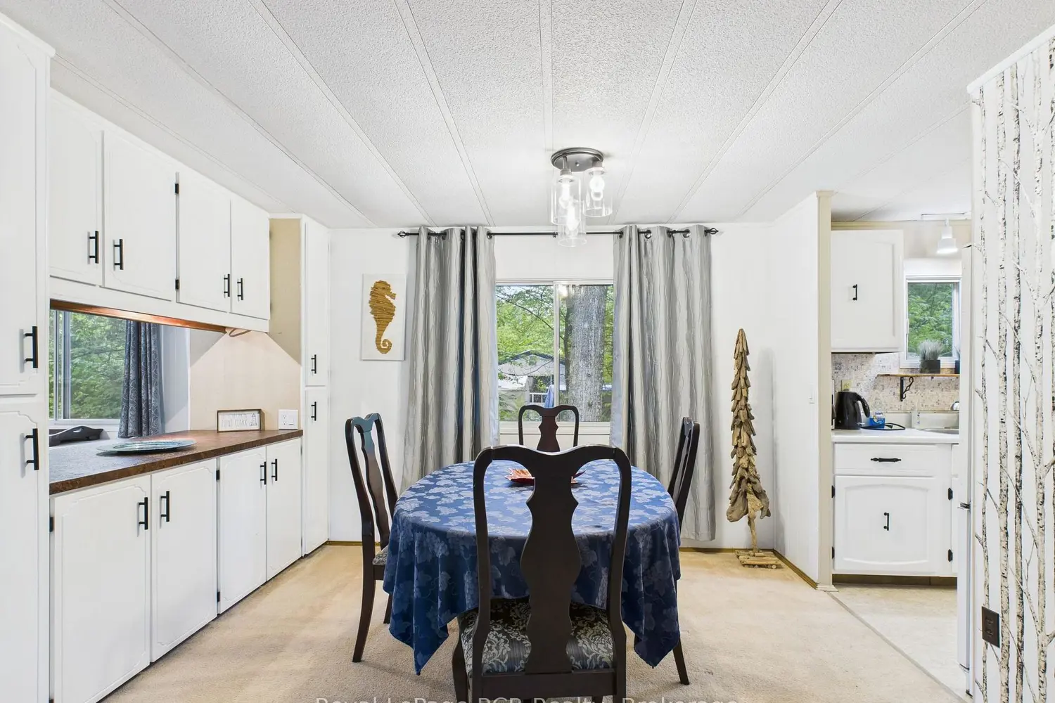 112 Huron Road photo 4