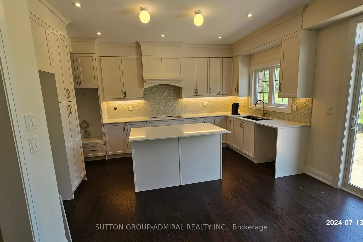 152 Hawkins Street photo 4