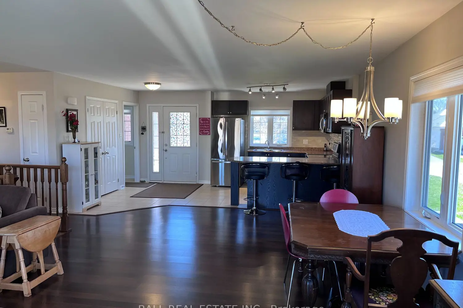 6 Maple Avenue photo 3