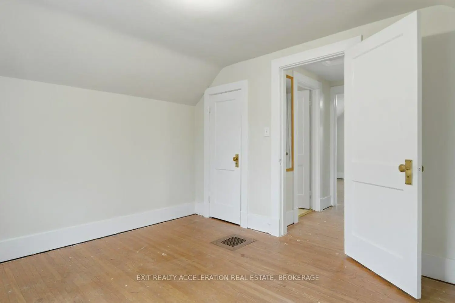 Additional image 13 of 236 East Street