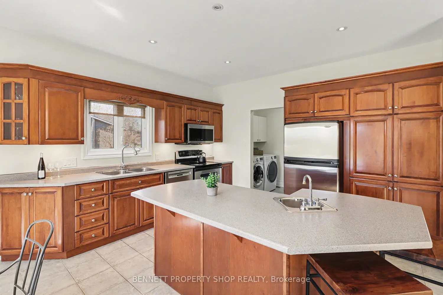 2030 Kingsley Street photo 4
