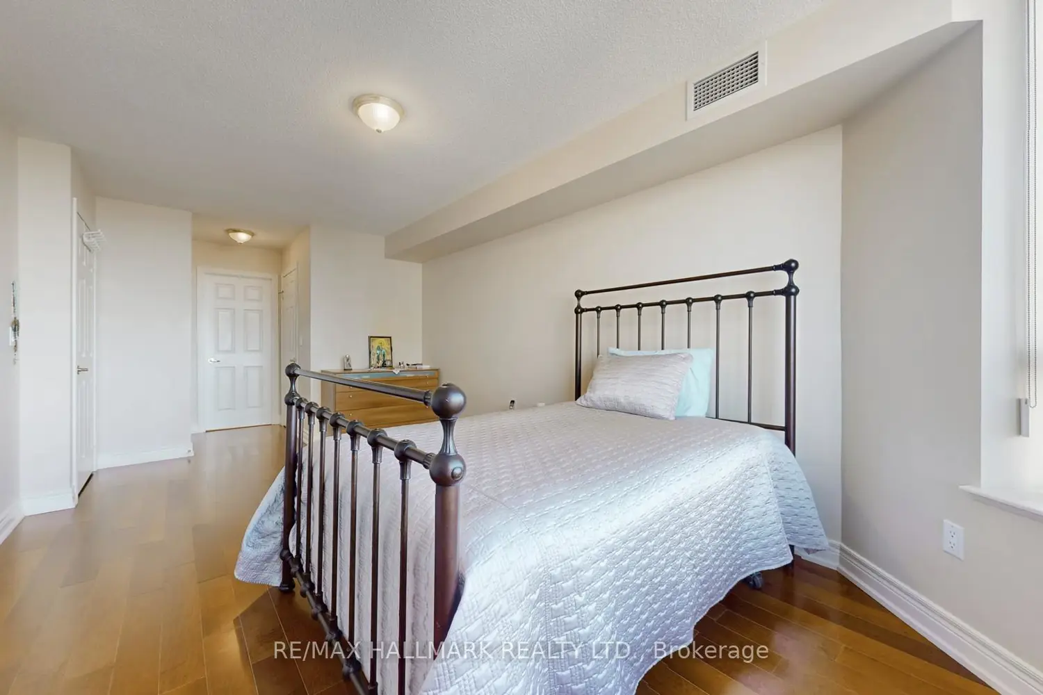 Additional image 13 of 89 Skymark Drive 1610