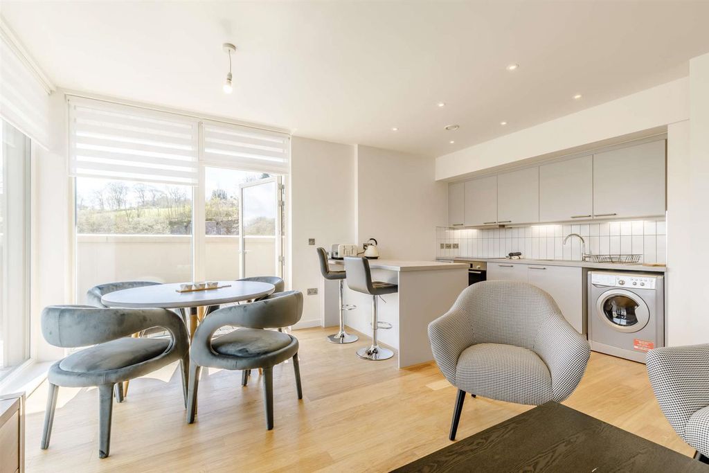 Additional image 2 of 2 bed flat to rentMatlock Spa Road, Matlock DE4