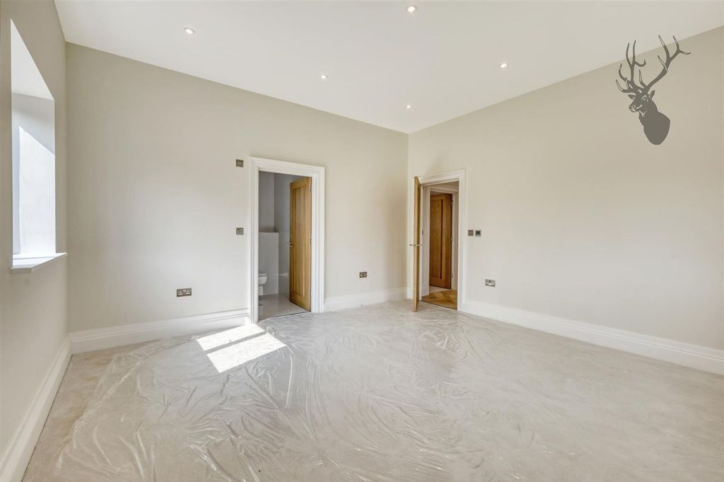 Additional image 21 of 4 bed detached house to rentMott Street, Loughton IG10