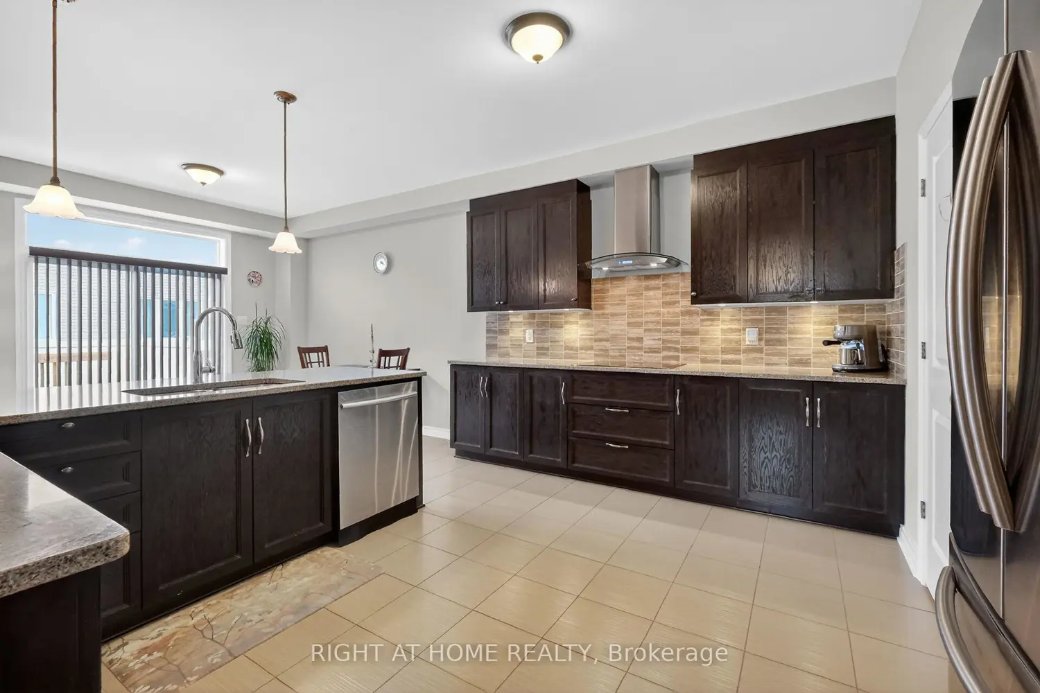 44 Hawks Landing Crescent photo 5