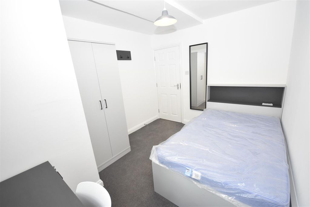 Additional image 6 of 3 bed shared accommodation to rentRuth First House, Claypath, Durham DH1