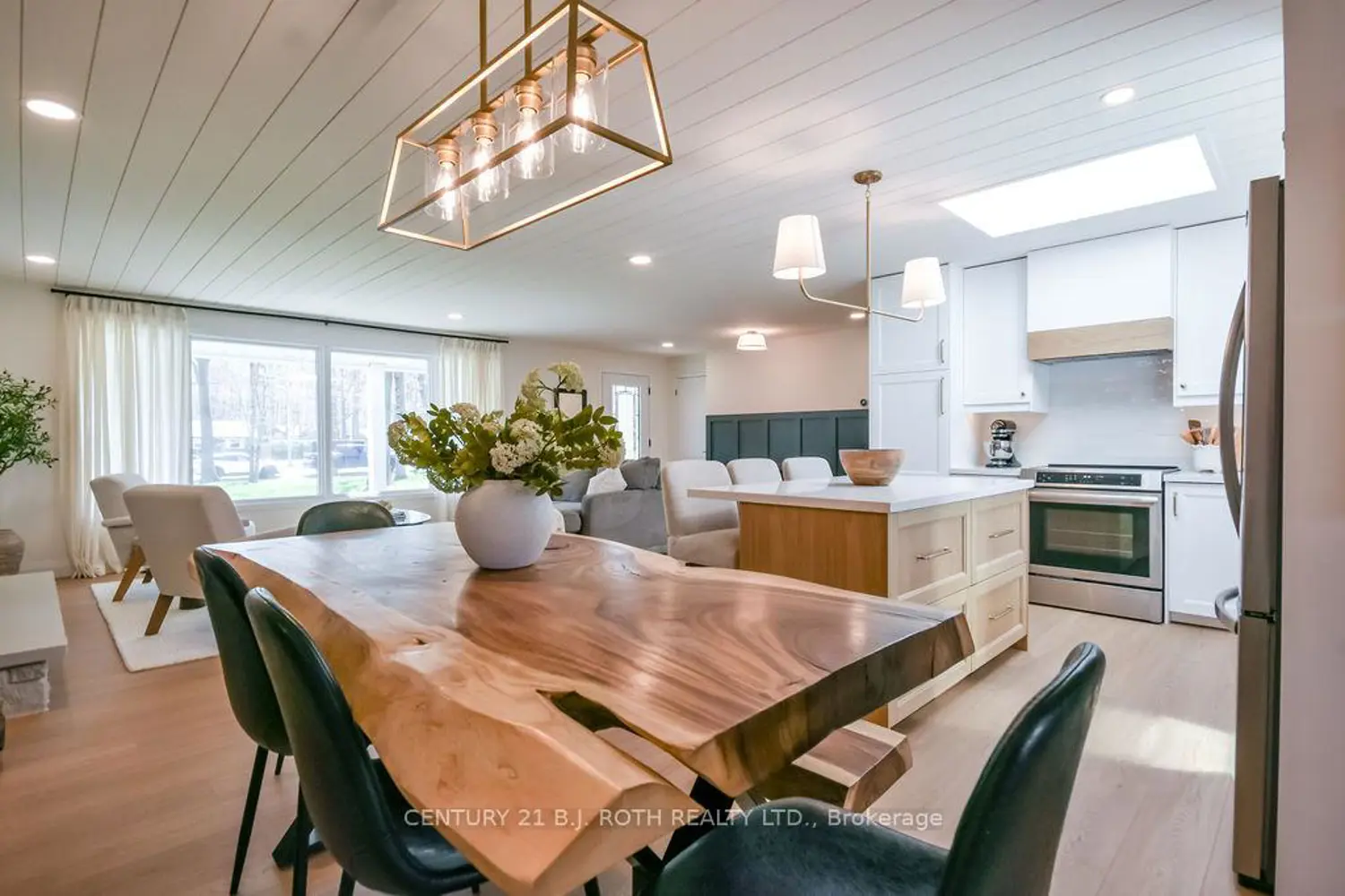 1078 Sunnidale Road photo 3