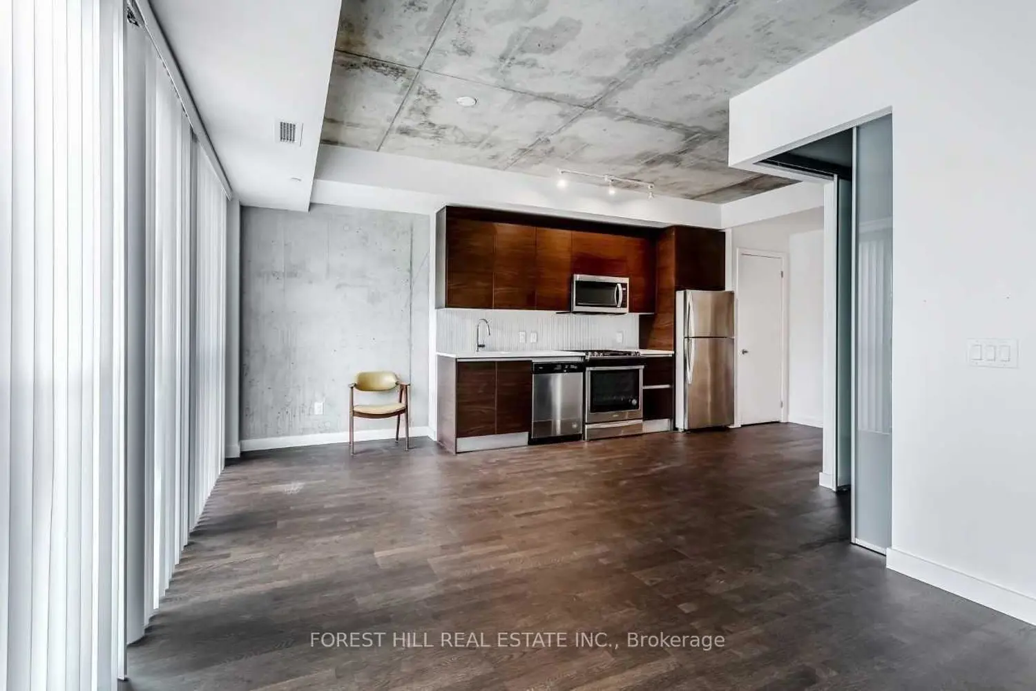 Additional image 7 of 246 Logan Avenue 212