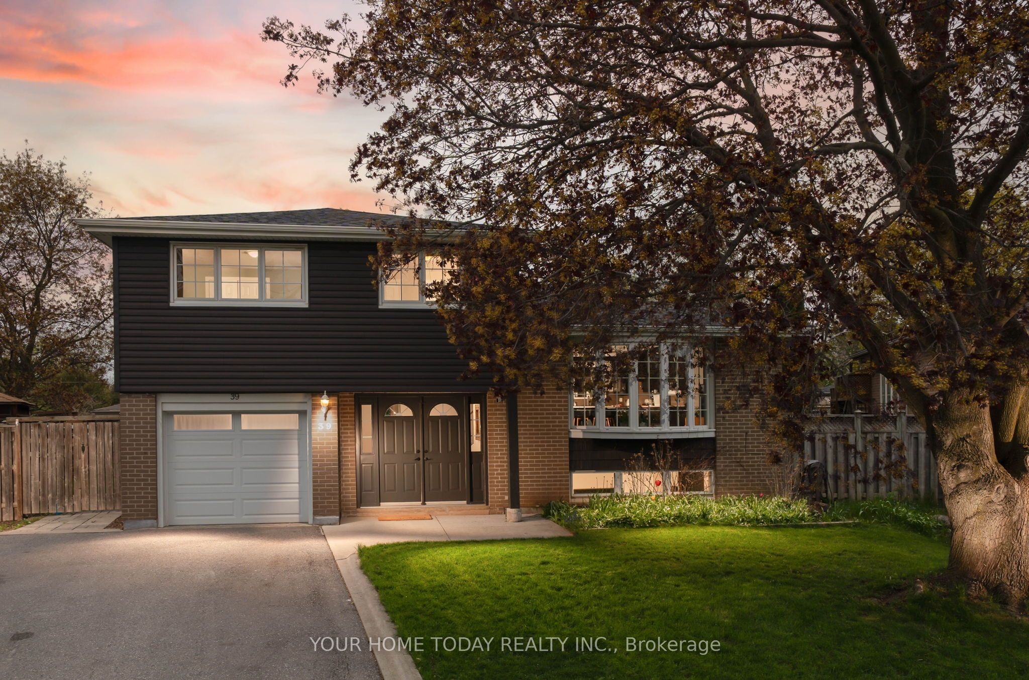 39 Eleanor Crescent, Halton Hills, ON, L7G 2T7