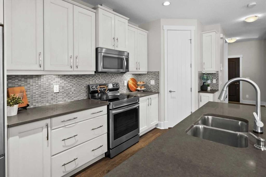 Additional image 4 of 2330 25 Avenue NW, Calgary, AB, T2M 2C3