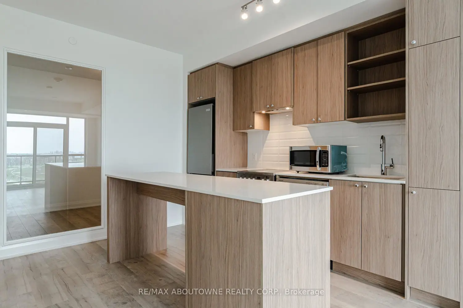 Additional image 6 of 50 George Butchart Drive 814