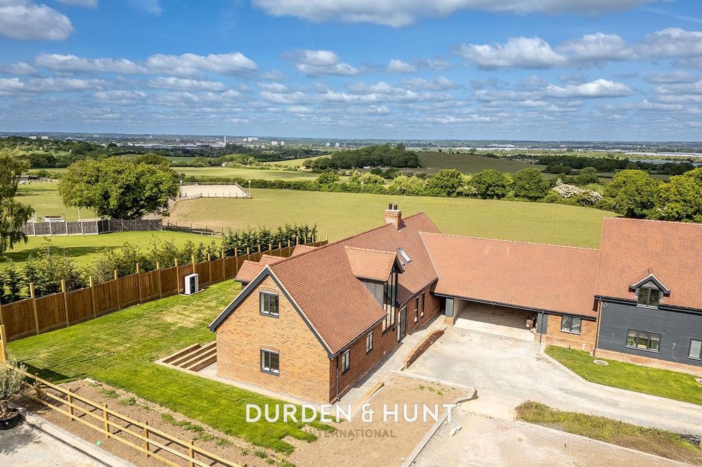 4 bed detached house to rentMott Street, Loughton IG10