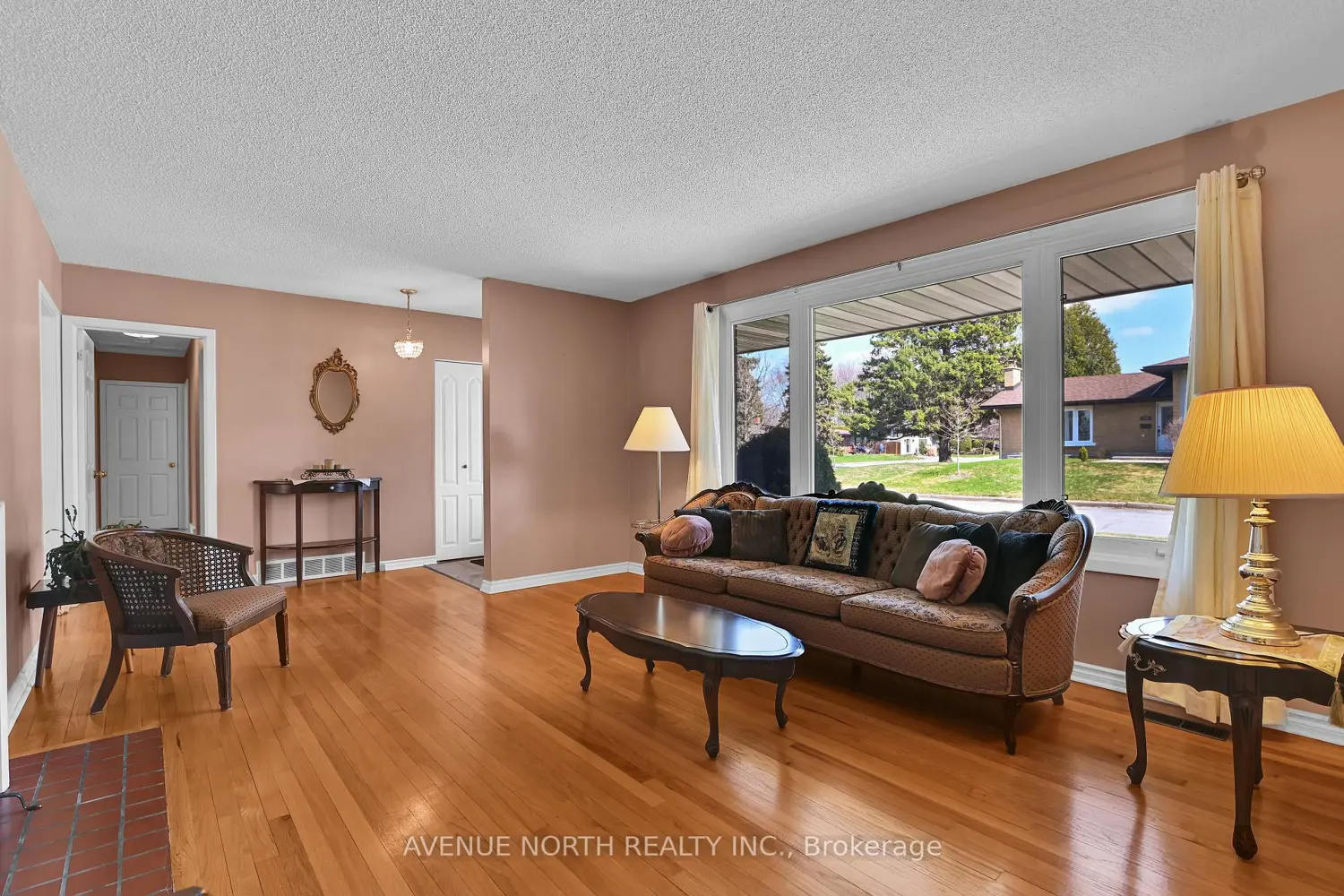 980 Wiseman Crescent photo 3