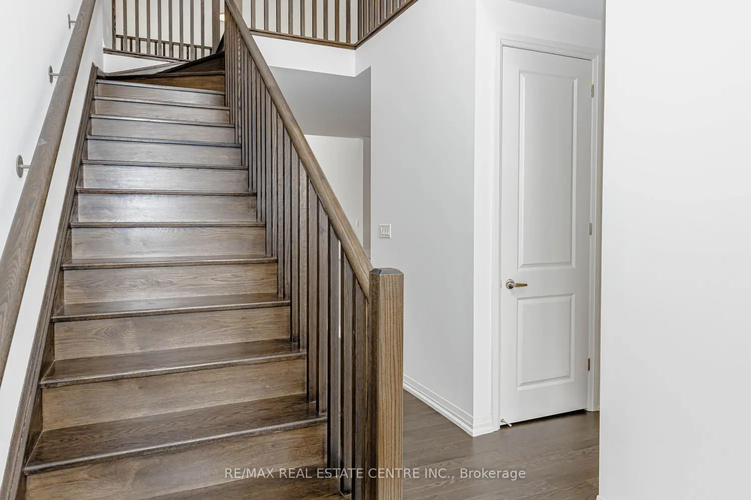 9 Mayapple Street photo 4