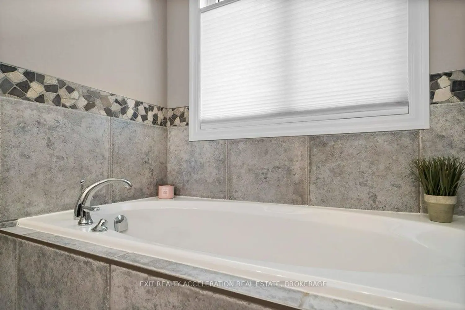 Additional image 8 of 79 Hartwood Crescent