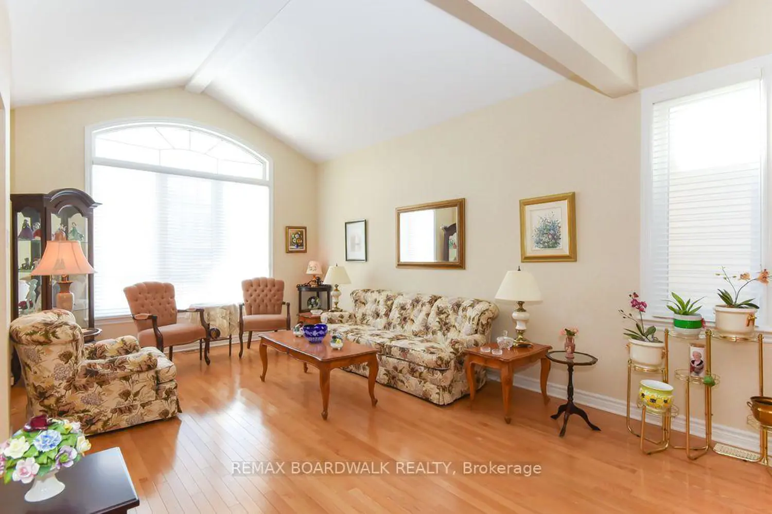 1861 Mickelberry Crescent photo 3