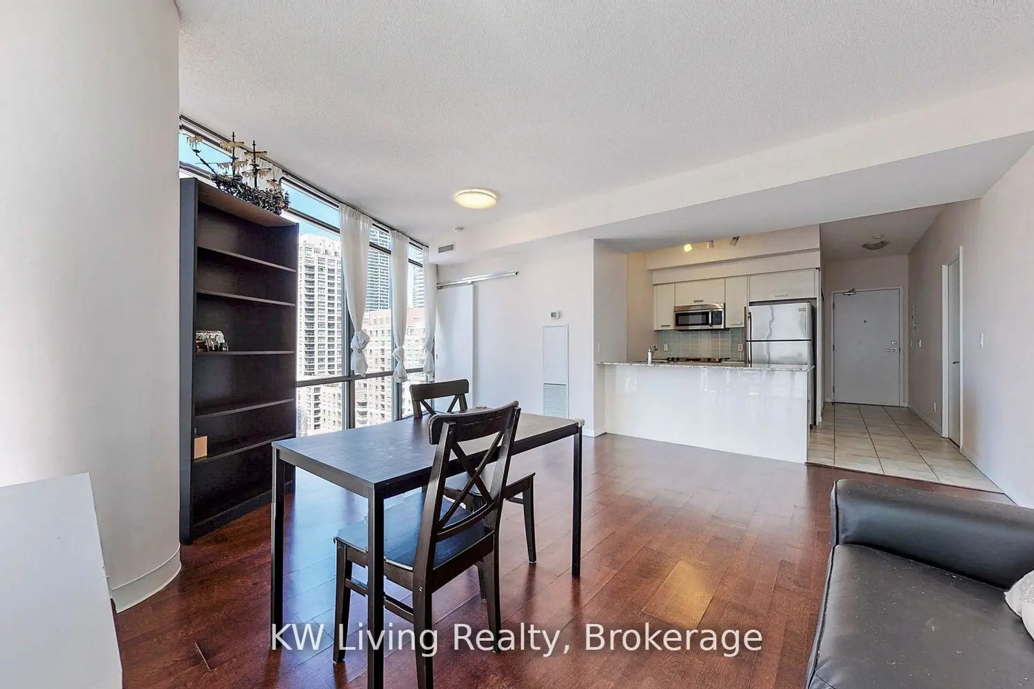 Additional image 11 of 832 Bay Street 1303