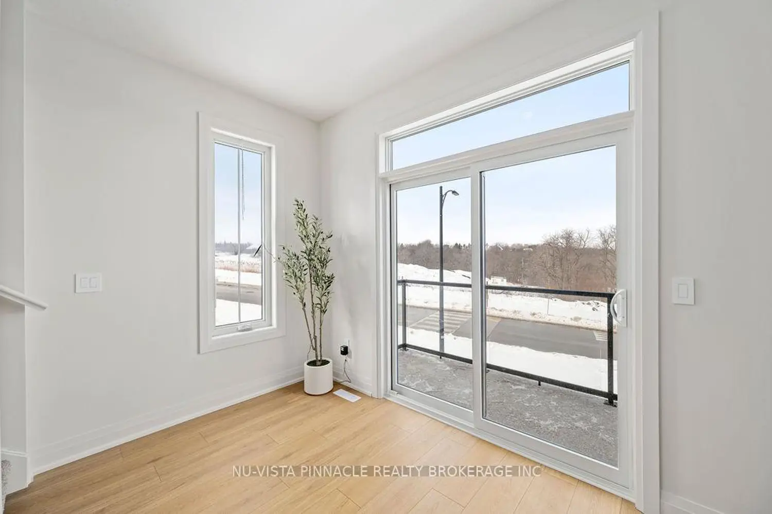 Additional image 11 of 2592 Sheffield Boulevard