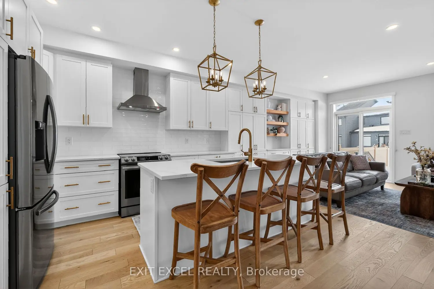 240 Zinnia Way photo 5