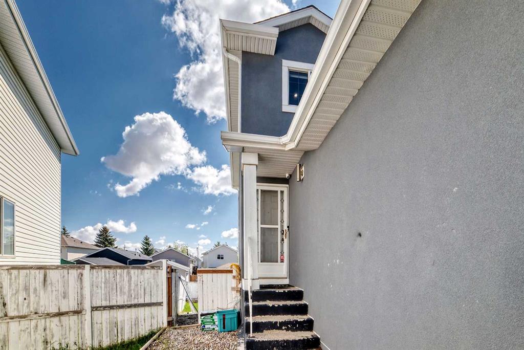Additional image 2 of 125 Coral Springs Bay NE, Calgary, AB, T3J 3P4