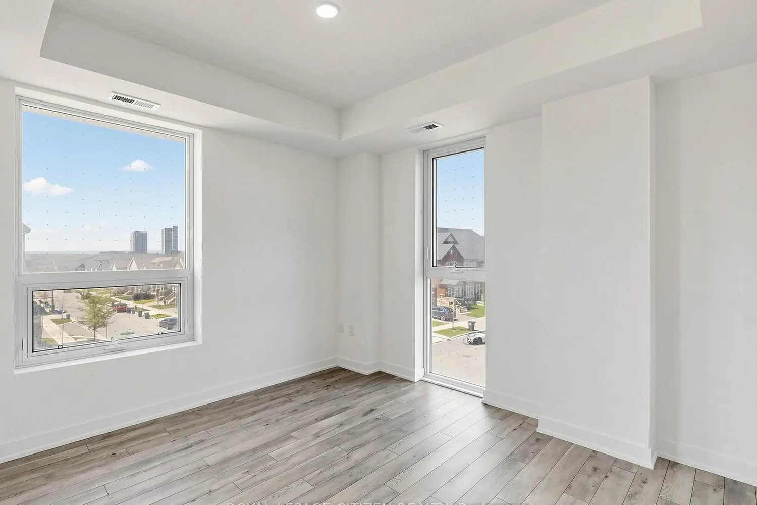 Additional image 14 of 1005 Dundas Street 363