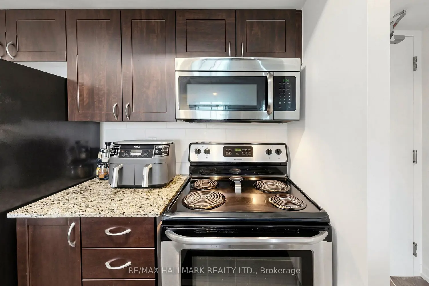 Additional image 9 of 812 Lansdowne Avenue 1119