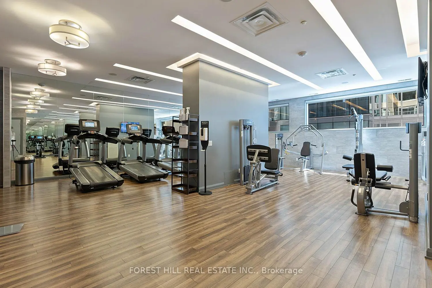 Additional image 17 of 155 Yorkville Avenue 2917