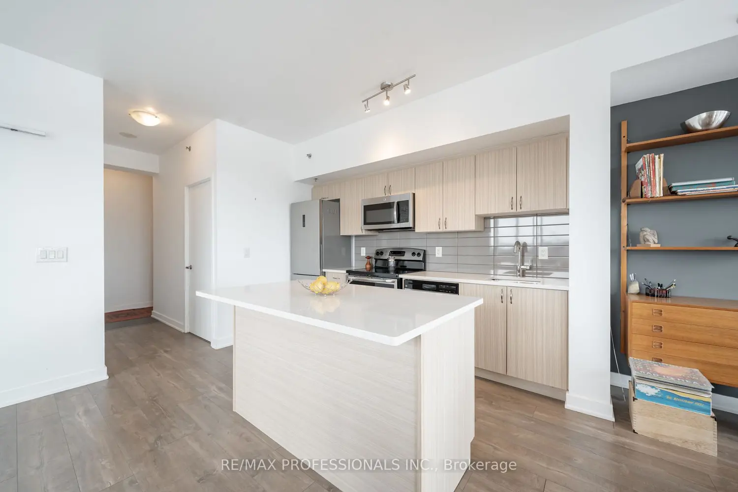 Additional image 4 of 11 Superior Avenue 811