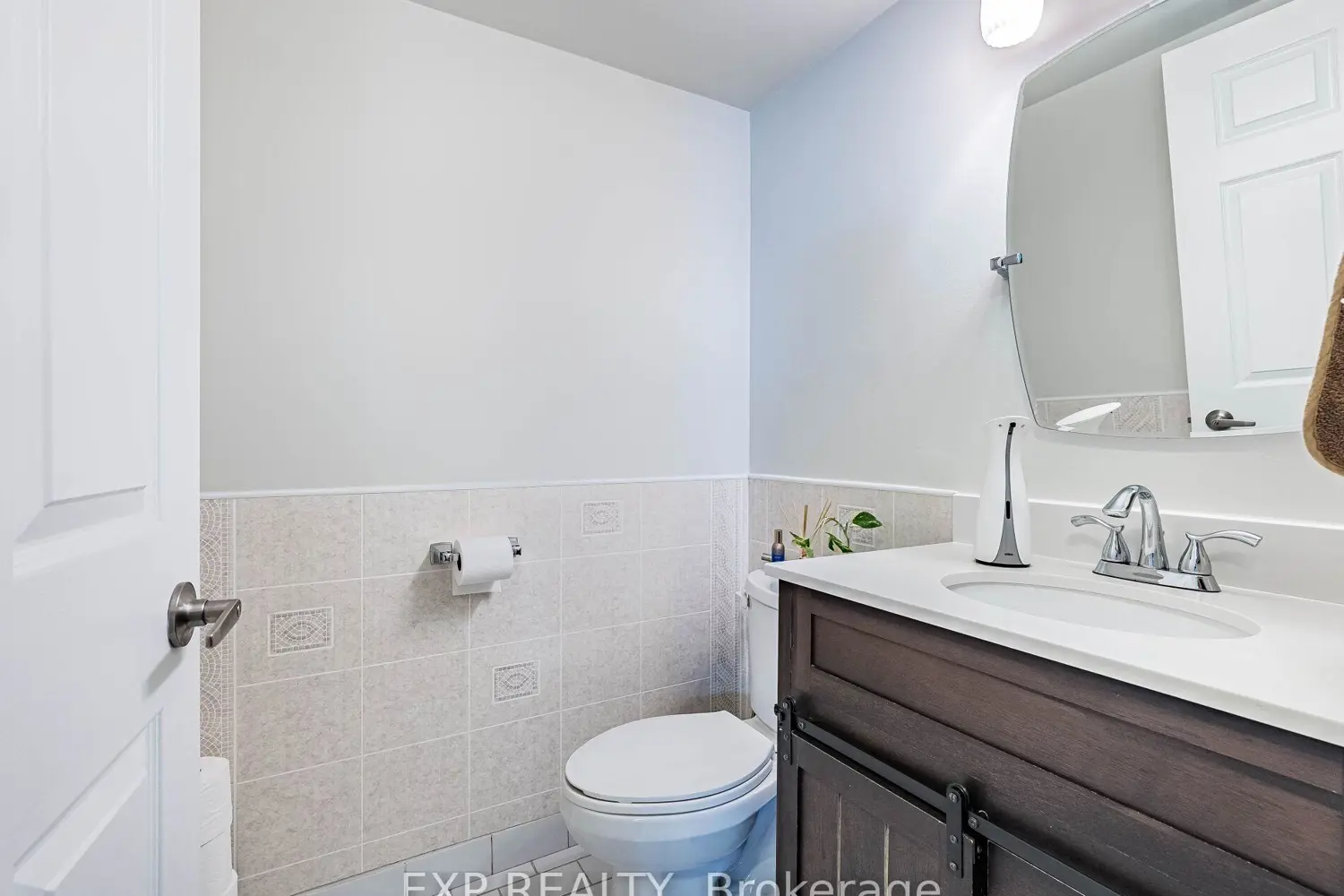 Additional image 12 of 25 Agnes Street 907